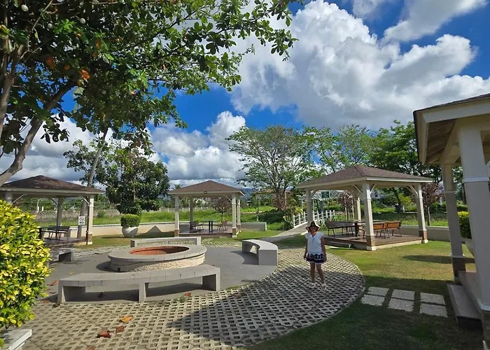 Ferienhaus Beautiful Four Bedroom Talisay (Cebu)